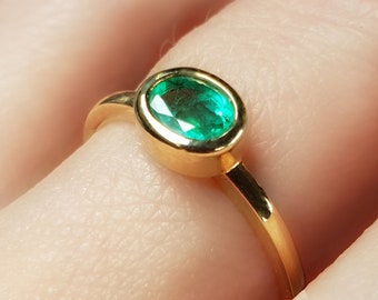 Oval Emerald Ring . Bezel Set Natural Zambian Emerald . Rich Green Engagement Ring. Stacking Ring. 14k 18k Solid Gold Yellow Rose White