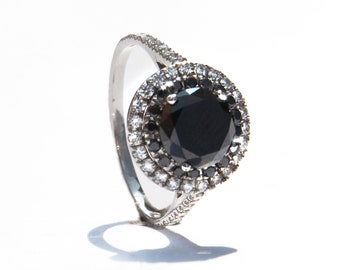 Black Diamond Ring . Natural Black Diamond Engagment Ring . Black and White Diamond . Round Diamond Halo Ring . Alternative Engagement