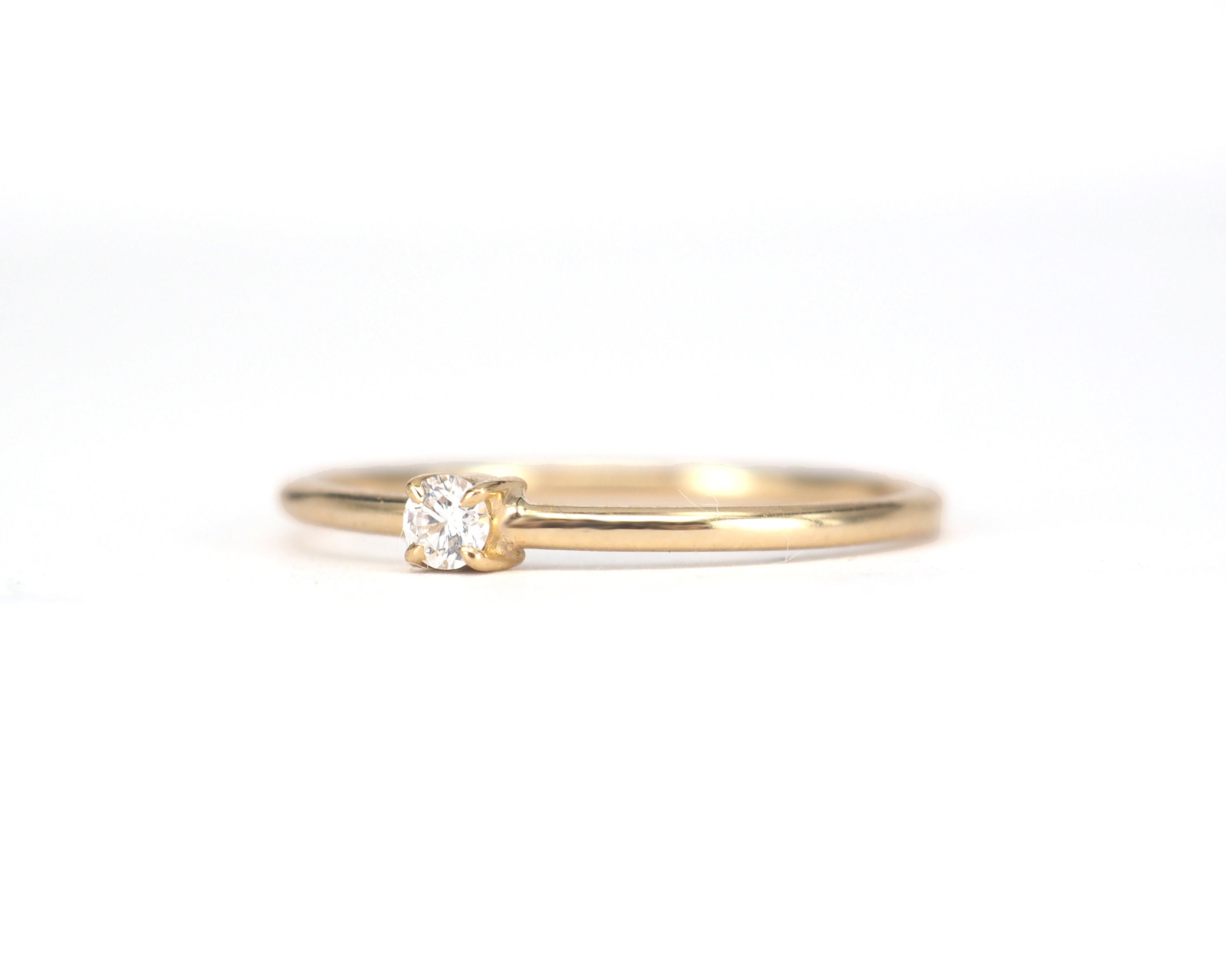 DAINTY DIAMOND RING