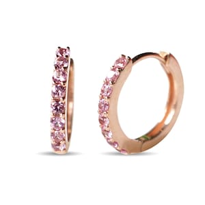 Aros de zafiro natural rosa lavanda de 12 mm y 9 mm. Oro amarillo blanco rosa de 14 quilates y 18 quilates. Aros pequeños de zafiro.