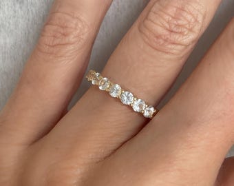 Natürlicher weißer Saphir 9 Steine Ring Geteilter Prong. 3 mm Weißer Saphir Halbe Eternity Band. Echter weißer Saphir 14k Gold 18k Gold Polamai