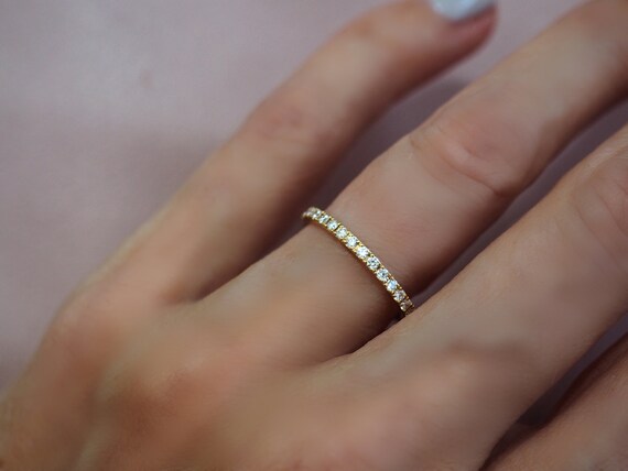 Shared Prong 0.25 Carat Diamond Band In 18K Rose Gold