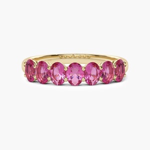 Aliança oval em safira rosa natural. Aliança oval em rubi. Aliança em safira rosa de 4 mm. Anel em safira com lapidação oval. Platina maciça em ouro 14k e 18k.