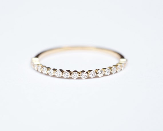 フローティング ダイヤモンド エタニティ リング。14k 18k イエロー 
