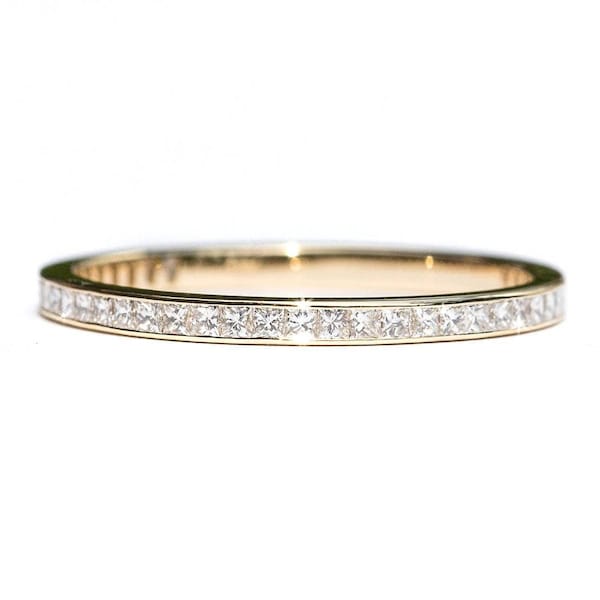 Anillo de eternidad con diamantes de talla princesa de 1,8 mm, oro amarillo de 18 quilates y 14 quilates. Alianza de boda. Media eternidad de 3/4. Engaste de canal. Oro amarillo rosa blanco platino.