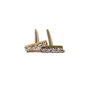 Aretes de barra de diamantes en oro macizo de 14 k. 8 diamantes. Un par. Aretes minimalistas de barra de diamantes. Oro amarillo, blanco y rosa. POLAMAI