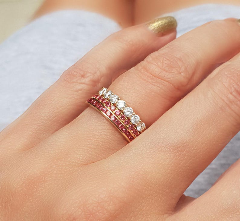 Anello con 7 diamanti a griffe condivise da 0,63 carati, oro 18 carati e 14 carati. Fede nuziale con diamanti da 2,5 mm. Anello dell'eternità. Anello impilabile. Oro giallo, bianco e rosa. Polamai immagine 5