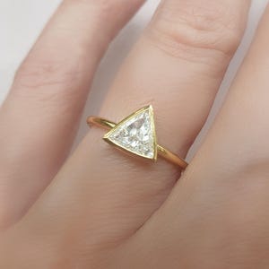 Anillo Trillion de Diamantes en Oro de 18k/14k. Anillo Triángulo de Diamantes. Anillo Solitario G VS. Anillo de Compromiso. Oro Blanco y Amarillo Macizo. Corte Trilliant.