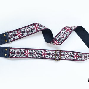 Blossom Red-White Guitar Strap