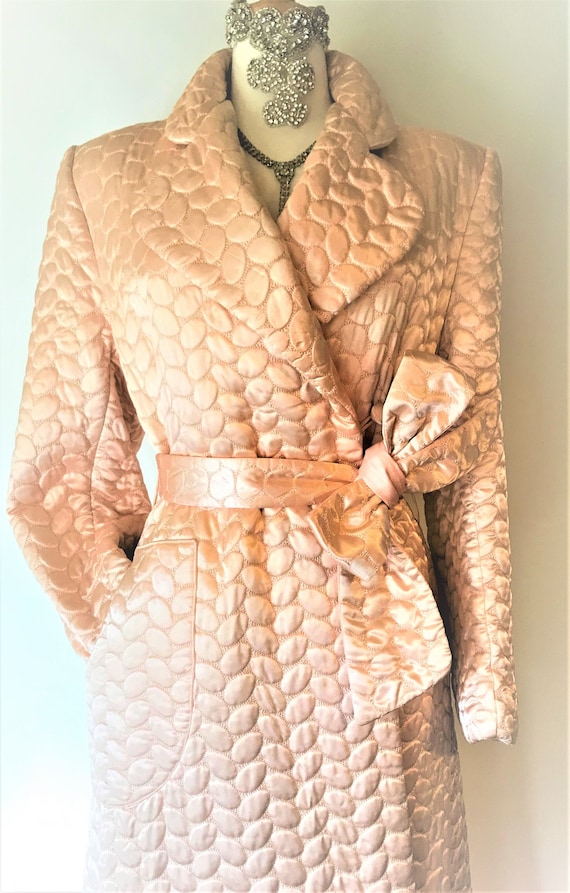 1940's Vintage Quilted Salmon Pink Dressing Gown F