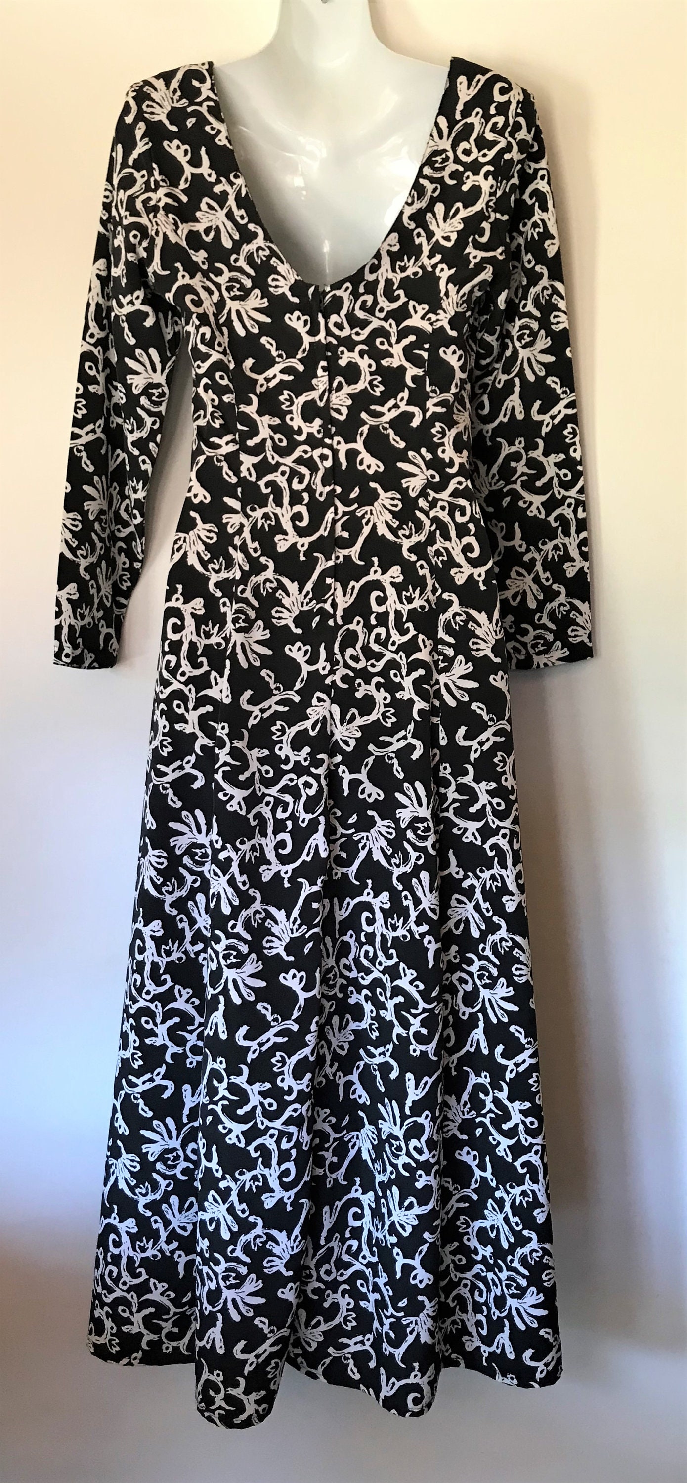 PRIORITY aus Ankle Length Slimline Black & White Dress Size | Etsy