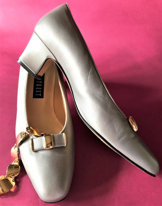 grey leather court shoes