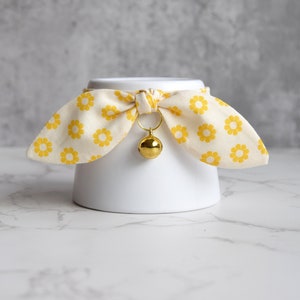 Yellow Retro Daisy Print Cat Collar with Bell and Bow - Soft Cat and Kitten Collar with Breakaway Buckles - Cute Cat Gift