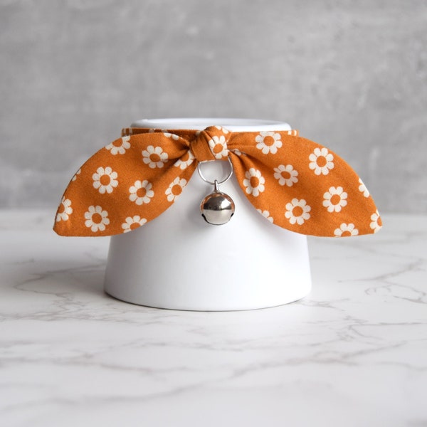 Spring Daisy Cat Collar with Retro Floral Print - Brown Cat Collar with Bell - Breakaway Cat and Kitten Collar with Bow