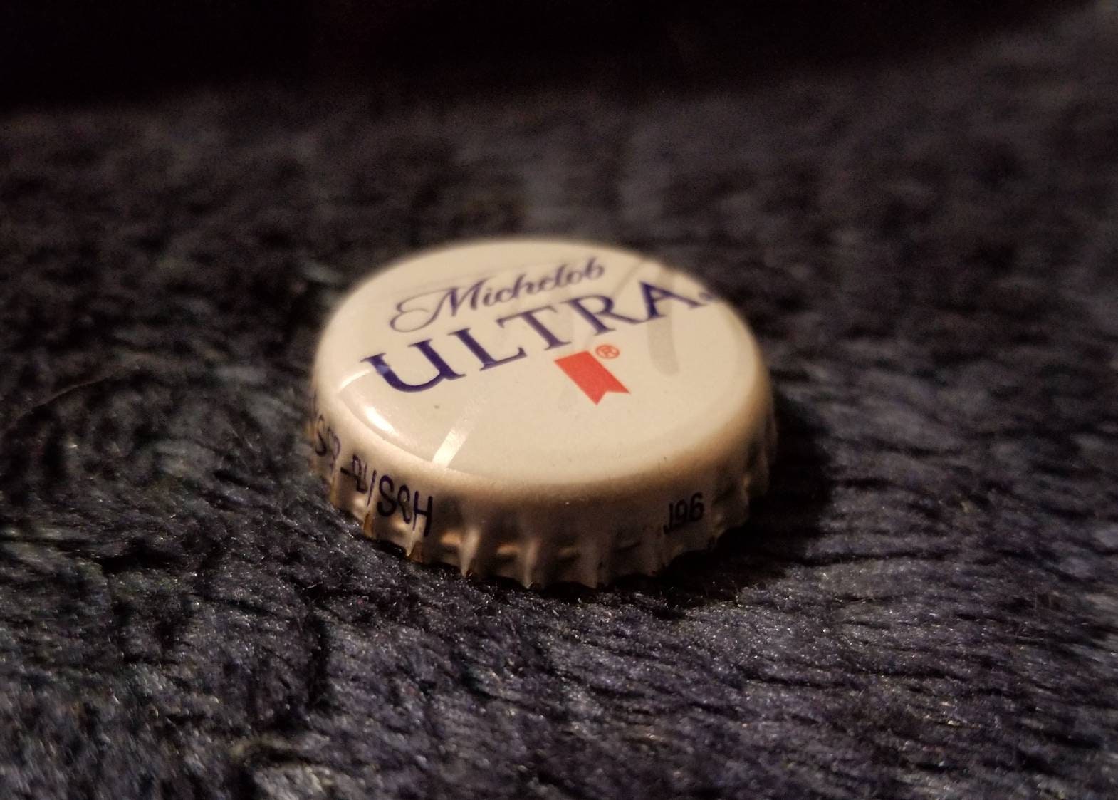 Details about   200 Michelob ULTRA Silver Red Banner Beer Bottle Caps some Dented Jewelry 