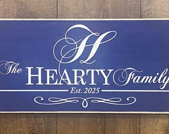Letrero con el apellido de la familia para regalo de boda o inauguración de casa con fecha de fundación.