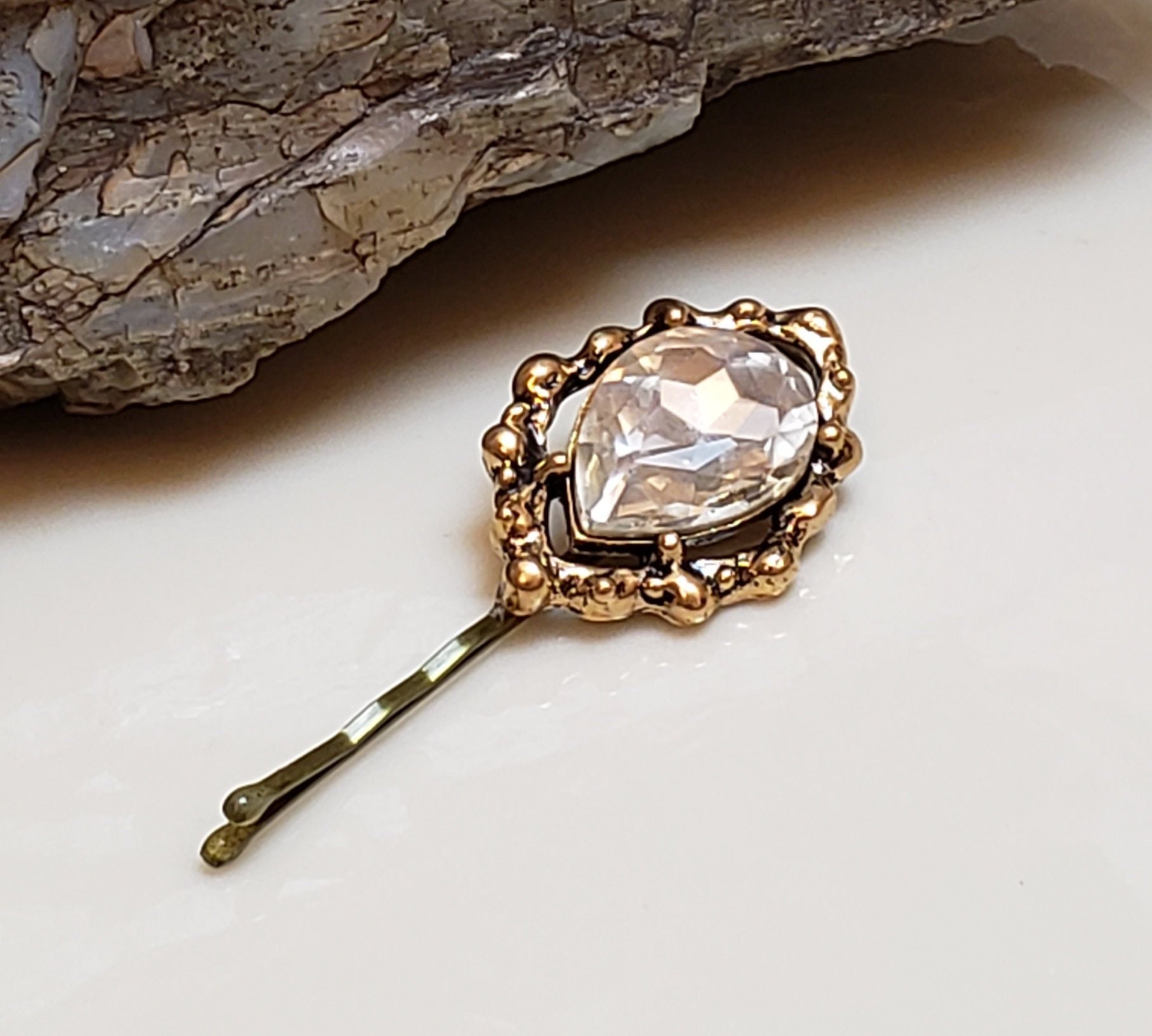 Lovely Pear Shaped Diamond In Old Gold Setting Tichel Pin Wedding