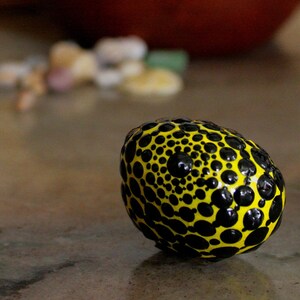 Bumble Bee Rock Malerei Insekt Kunst, Gelb Schwarz Bemalter Strand Stein Entomologe Geschenk, Wohnkultur für Insektenliebhaber