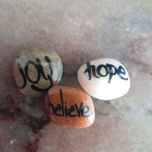 Pocket Pebbles with Positive Mantras, Motivational Gift Rubbing Stones, Inspiring Gifts for Friends, Healing Worry Therapeutic Rocks