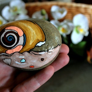 Seashell Painting Garden Accessory, Outdoor Rock Decor for Yard, Orange Yellow Art Decor Painted  Stone, Sea Shell Gifts for Beach Combers