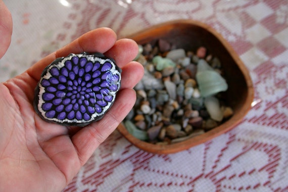 Gifts for Women Amethyst Geode Art, Dot Artwork Acrylic Painting on a Beach Rock, Purple Gray Painting on Stone, Birthday Gift for Geologist