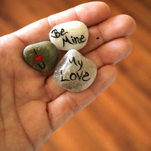Romantic Gifts Small Stones, Love Tokens Painted Rocks, Valentine&#39;s Day Unique Gifts for Her, Anniversary Gifts for Him, Pebbles Art Lovers