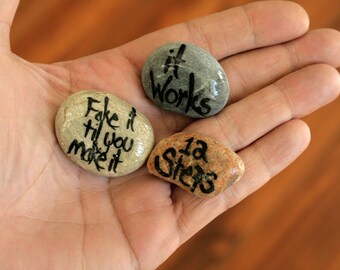 12 Steps Recovery Gifts, Painted Pebbles AA Sponsor Gift, Sobriety Tokens Gifts for Him, Inspiring Support Healing Rocks, NA Support Group