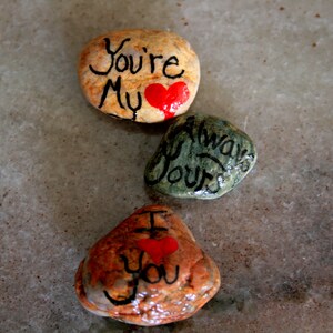 Small Painted Rocks, Valentine&#39;s Day Gifts For Him, Pocket Stones Gifts for Lovers, Holiday Ornaments, Painted Heart Charms, Romantic Gifts