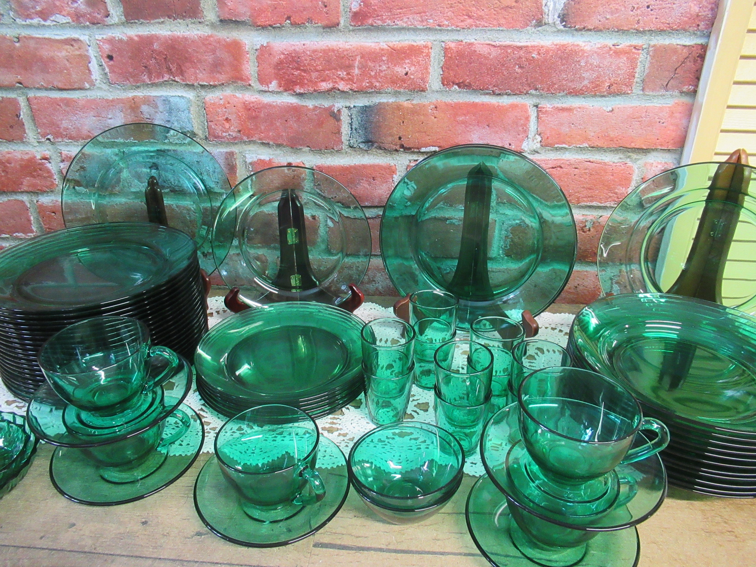 Emerald Green Arcoroc France,, VINTAGE Dinnerplate ,salad or Stew