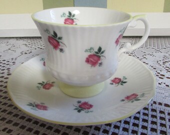 VINTAGE Tasse Et Soucoupe En Porcelaine Fleurs Roses / VTG Cup And Saucer VINTAGE Elizabethan Teacup Bone China English Tea Made In England