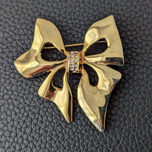 Vintage bow brooch, gold colored with rhinestones