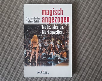 Fashion book: magisch angezogen - Mode. Medien. Markenwelten - in German language