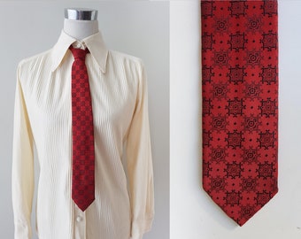 Cool 1970s tie, shimmering dark red with black ornamentation, Trevira