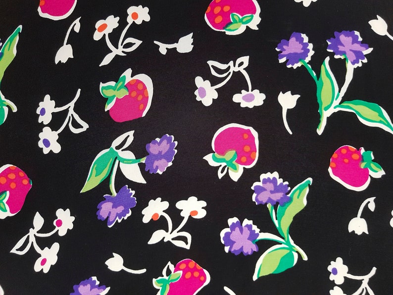 size M 14 Floral UK vintage midi skirt black with colorful flowers and pockets