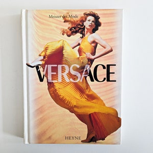 VERSACE Meister der Mode Book in German language image 1