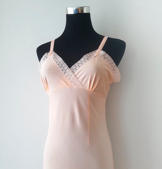 1940s / 1950s slip dress / negligee, salmon-color… - image 2
