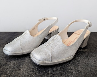 Silver 1970s lamé slingback pumps with rhinestone decoration. Size 3