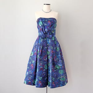Beautiful cocktail dress with petticoat made of blue-patterned silk with draped bodice and bow, size S