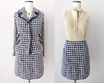 Original 1960s tweed skirt suit in blue and white, women blazer and skirt twinset. Size M