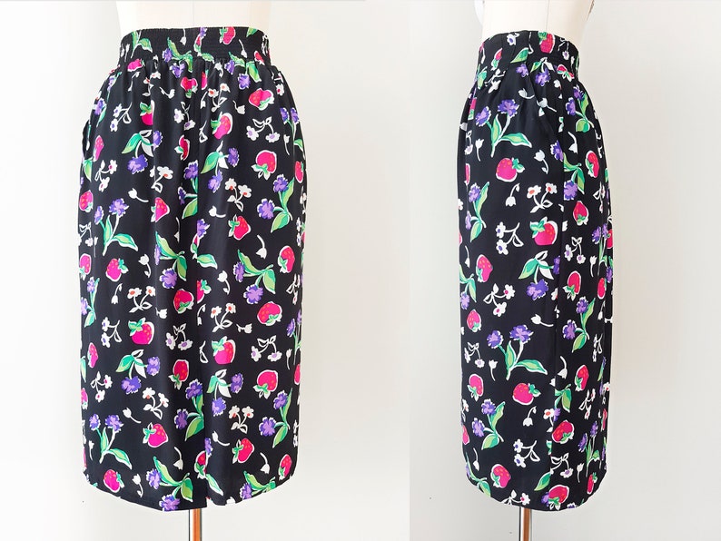 size M 14 Floral UK vintage midi skirt black with colorful flowers and pockets