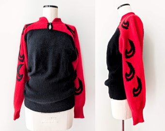 Beautiful vintage cuddly sweater in red and black with appliqué, size. M/40