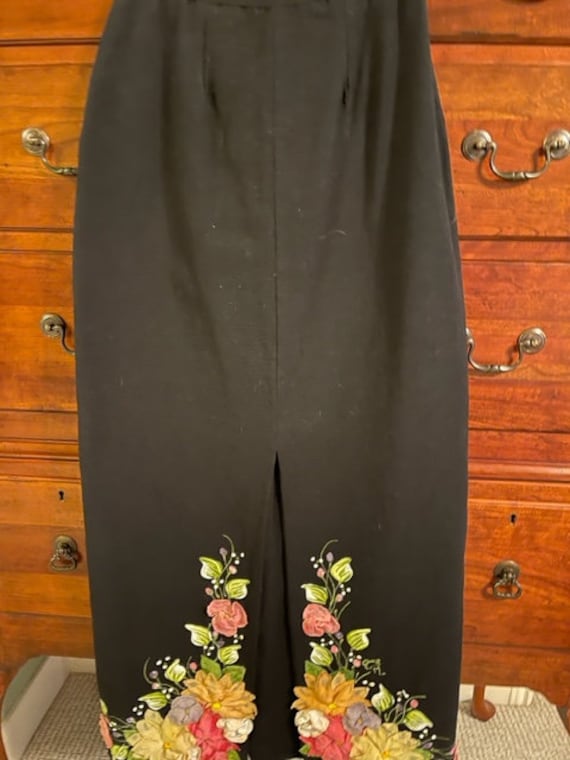 A  stunning black floral  Vintage skirt