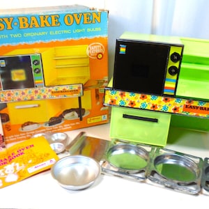 Vintage 1971 Kenner &quot;Easy-Bake Oven&quot; In Original Box....Betty Crocker!