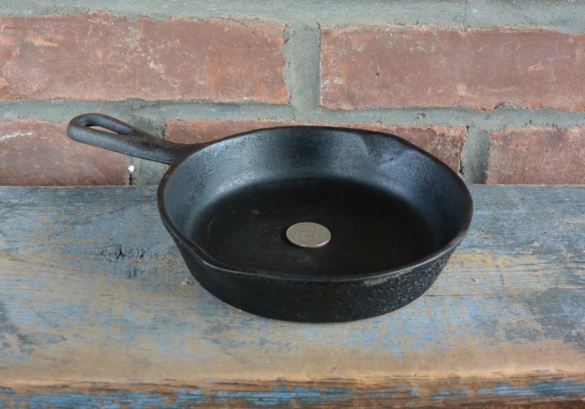 Small Cast Iron Skillet No.3 Farmhouse Kitchen OneEgg Etsy
