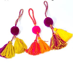 CHARMS DE SAC - pompon et pompons de couleurs mélangées, accessoire de sac à pompons colorés et vibrants - décoration de la maison - suspension de bouton de porte - pompons bohèmes