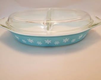 Vintage Pyrex divided turquoise casserole with white snowflakes and clear lid ~ FREE Ship ~ 1 1/2 quart