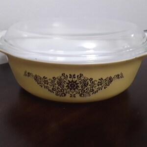 Pyrex Promotional Golden Garland Cinderella Covered Casserole dish w/ Lid 1.5 Quart 1969-1970