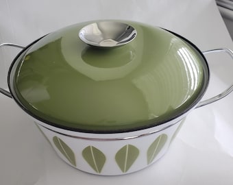 Vintage, Mid Century Modern Retro Catherineholm Lotus Pot and Lid. White and Green Enameled Metal Cookware