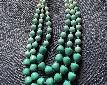 Elegante y elegante gargantilla de cuentas azules de 3 hilos