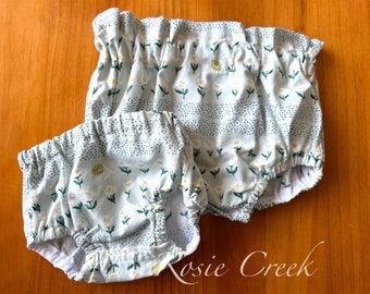 Dainty Floral Bloomer| neutral diaper cover | Spring baby outfit | Cotton nappy cover | bloomers | cotton shorts | diaper cover